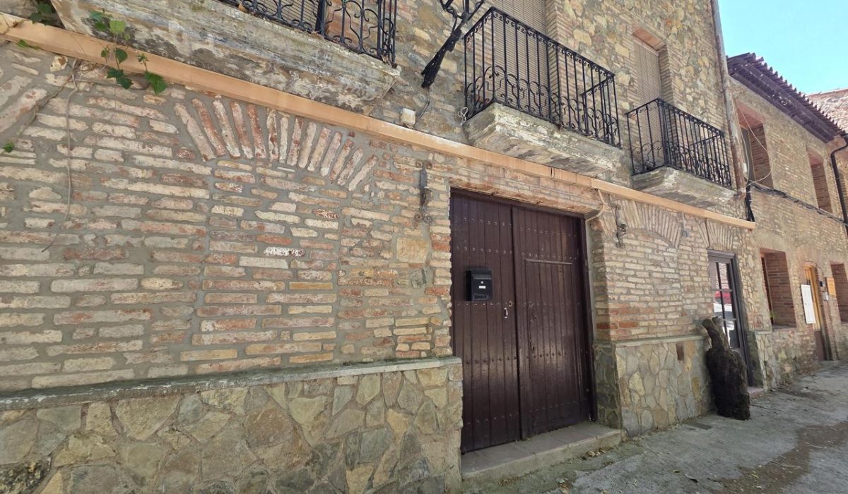 4273975-9838f436